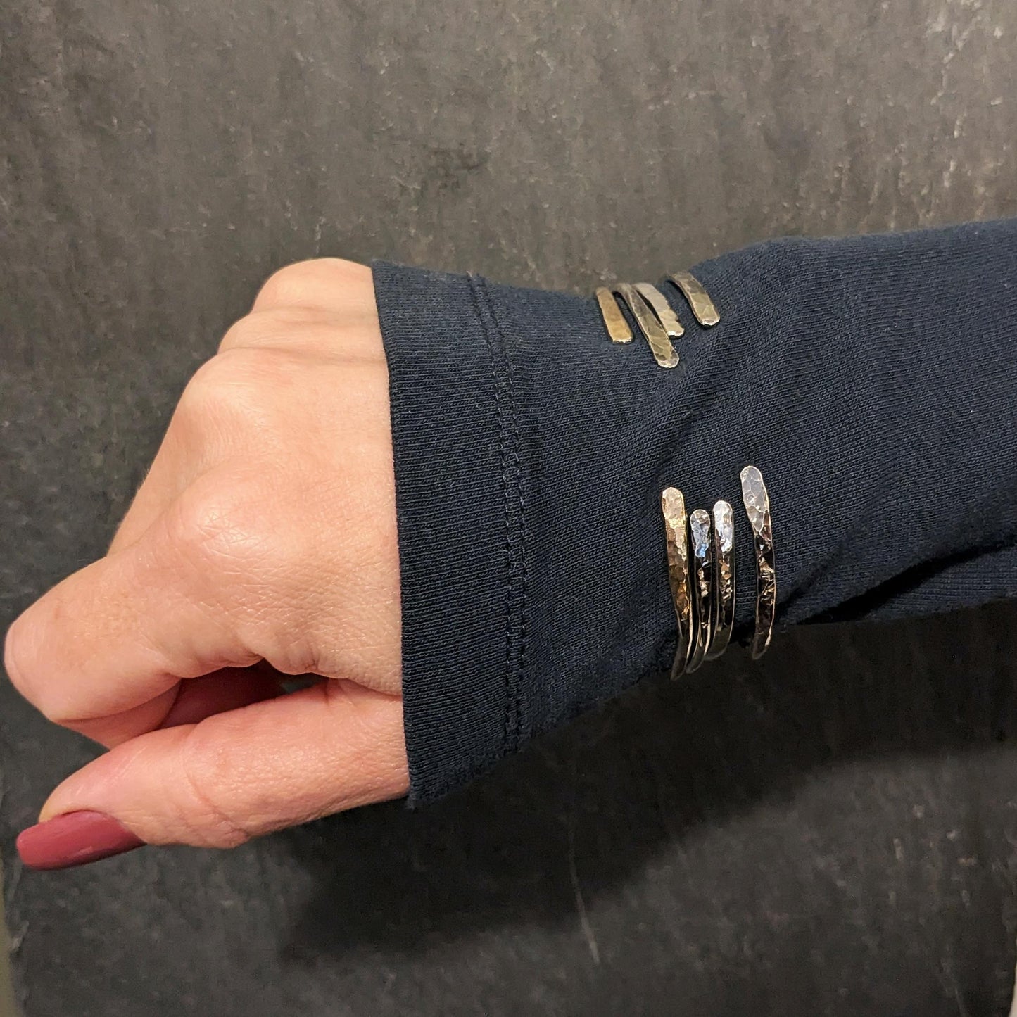 Åben Armring med Guld detaljer