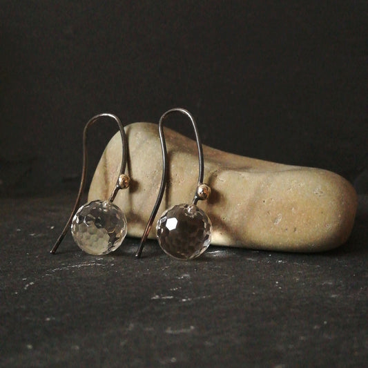 Quartz med guldkugle