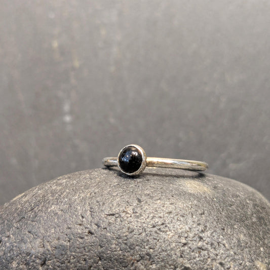 Small Dot Onyx