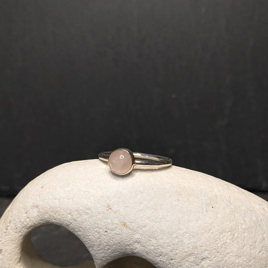 Small Dot Rosa quartz